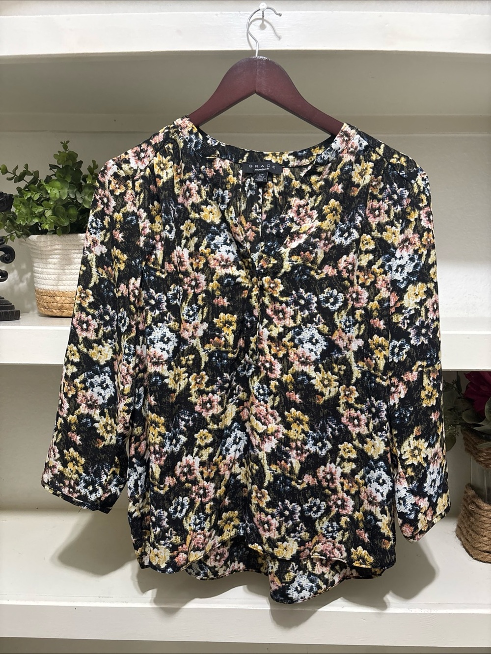 Grace Women’s Black Floral Blouse 3/4 Sleeve Size S V-neck